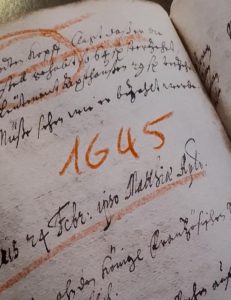 Originalquelle aus den Protokollen des Mainzer Domkapitels von 1645 – Historikerin Isabell Rahms entdeckt Mordfall zur Weinstube Roter Kopf im Dreißigjährigen Krieg.