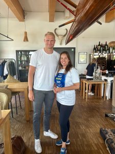 Isabell Rahms mit Olympiasieger Oliver Zeidler im Mainzer Bootshaus beim Benefizevent „Rudern gegen Krebs“.
