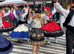 Portugiesische Tanzgruppe beim Europafest der CDU auf dem Schillerplatz in Mainz