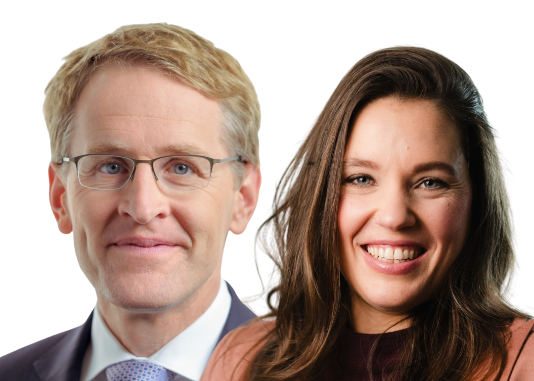 Isabell Rahms, CDU-Landtagskandidatin, gemeinsam mit Daniel Günther, Ministerpräsident von Schleswig-Holstein und CDU-Landesvorsitzender, bei einem politischen Gespräch.